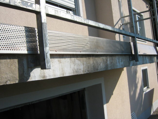 Balkonsanierung mit Edelstahl-Lochblech